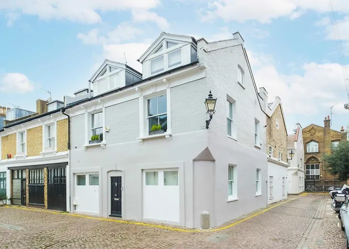 NEW Stunning 5BD Kensington House