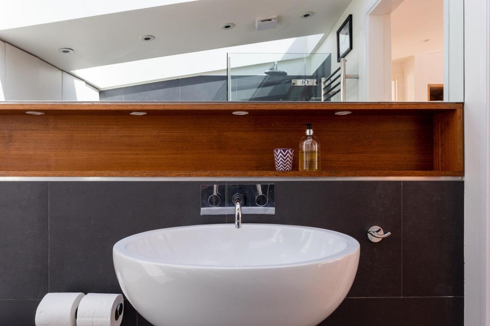 New Stunning 5bd Kensington House